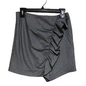 Pattern black and white ruffle skirt